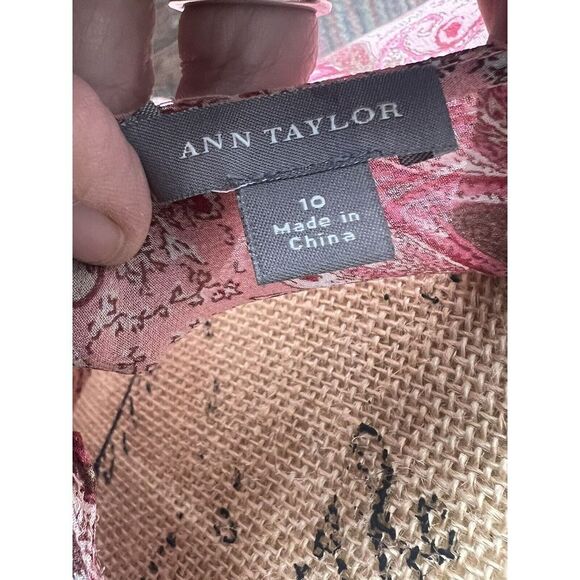 Ann Taylor Size 10 Sheer Paisley Pink Sleeveless Blouse With Attached Under-tank - Picture 3 of 3